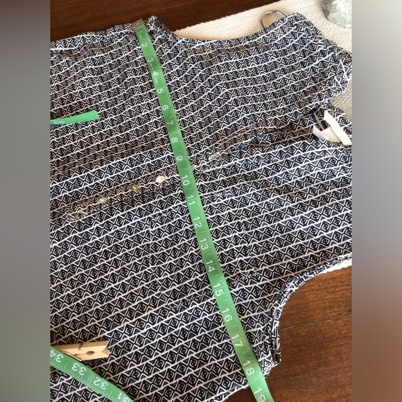 H&M size 4 sleeveless blouse - Picture 4 of 6